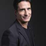 Un femme posant lors d'une séance photo portrait individuel, réalisée par Bérengère Grassin du studio Bérengère, photographe professionnelle dans les Yvelines.