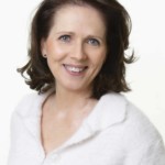 Une femme posant lors d'une séance photo corporate, réalisée par Bérengère Grassin du studio Bérengère, photographe professionnelle dans les Yvelines.