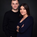 Associés posant lors une séance photo corporate au studio Bérengère, réalisé par une photographe professionnelle.