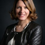 Une femme posant lors d'une séance photo corporate, réalisée par Bérengère Grassin du studio Bérengère, photographe professionnelle dans les Yvelines.