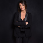 Une jeune femme posant lors d'une séance photo dédiée aux professionnels, réalisée par Bérengère Grassin du studio Bérengère, photographe professionnelle.