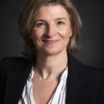 Une femme posant lors d'une séance photo corporate, réalisée par Bérengère Grassin du studio Bérengère, photographe professionnelle dans les Yvelines.