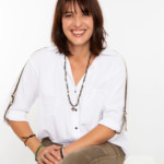 Une femme posant lors d'une séance photo corporate, réalisée par Bérengère Grassin du studio Bérengère, photographe professionnelle dans les Yvelines.
