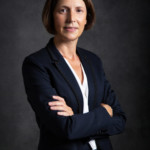 Une femme posant lors d'une séance photo corporate, réalisée par Bérengère Grassin du studio Bérengère, photographe professionnelle dans les Yvelines.