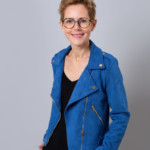 Une femme posant lors d'une séance photo corporate, réalisée par Bérengère Grassin du studio Bérengère, photographe professionnelle dans les Yvelines.