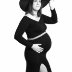 Femme enceinte posant au studio Bérengère lors d'une séance photo grossesse