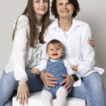 Famille posant au Studio Bérengère à Montesson