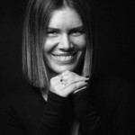 Femme posant au Studio Bérengère lors d'une séance portrait