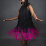 Femme posant lors d'un shooting portrait au studio Bérengère