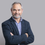 Homme posant pour une séance corporate au studio Bérengère à Montesson